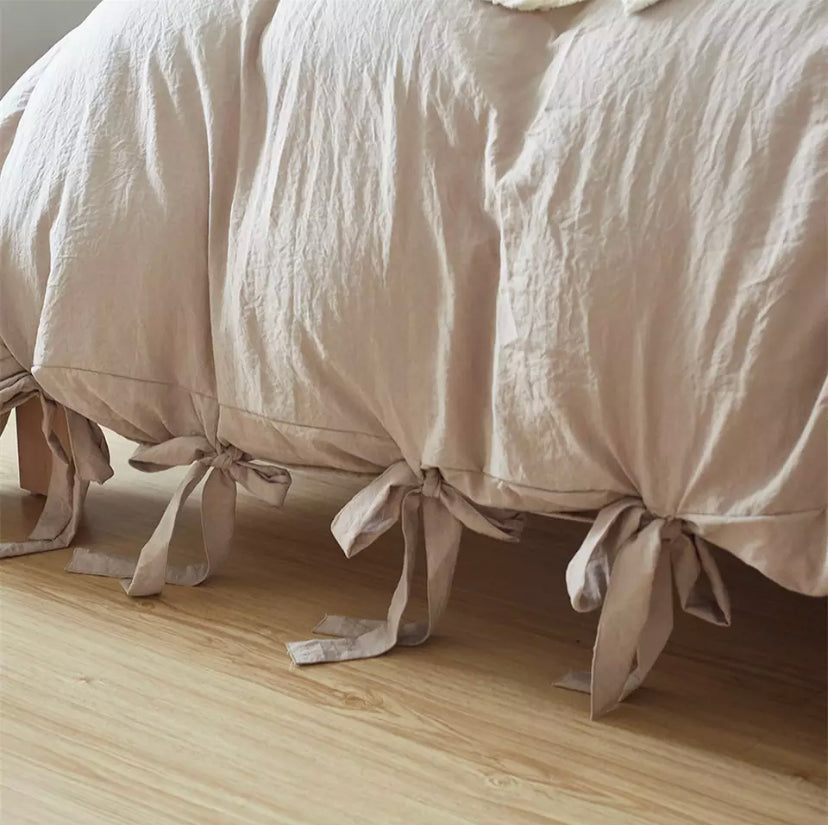 Set de cama diseñoelegante beige 100% algodón. Despachos a todo Chile. www.bombukids.cl